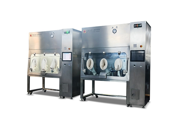 Aseptic isolator Aseptic isolator