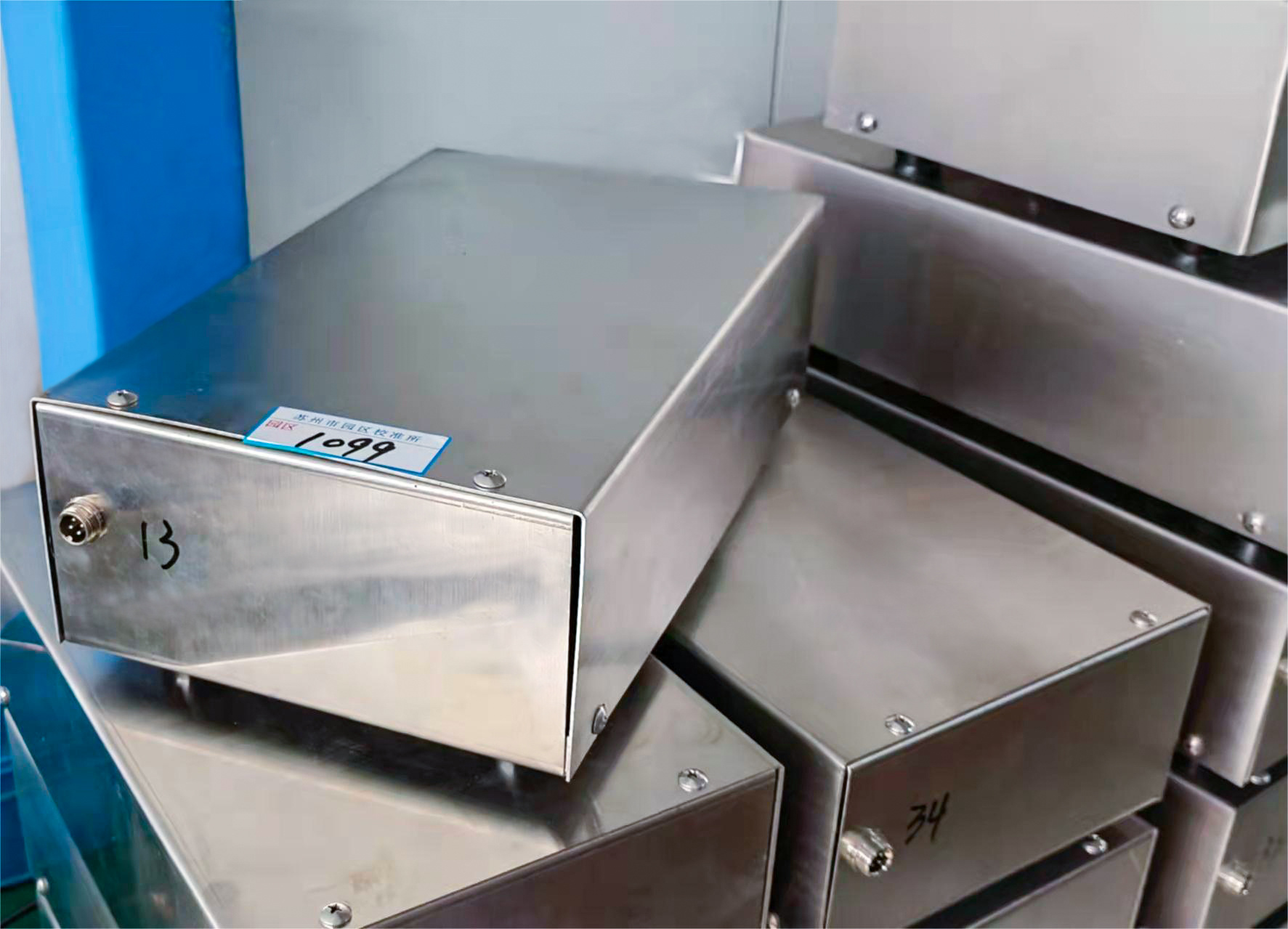 Online monitoring system for airborne particles and planktonic bacteria Online monitoring system for airborne particles and planktonic bacteria